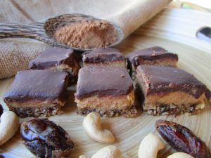 RAW CAROB-CARAMEL SLICE
